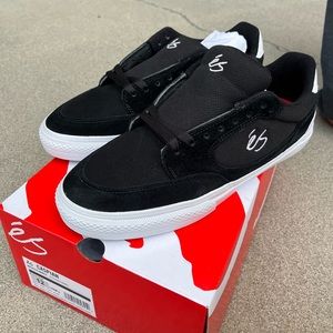 NWT - És caspian - black white - mens size 12